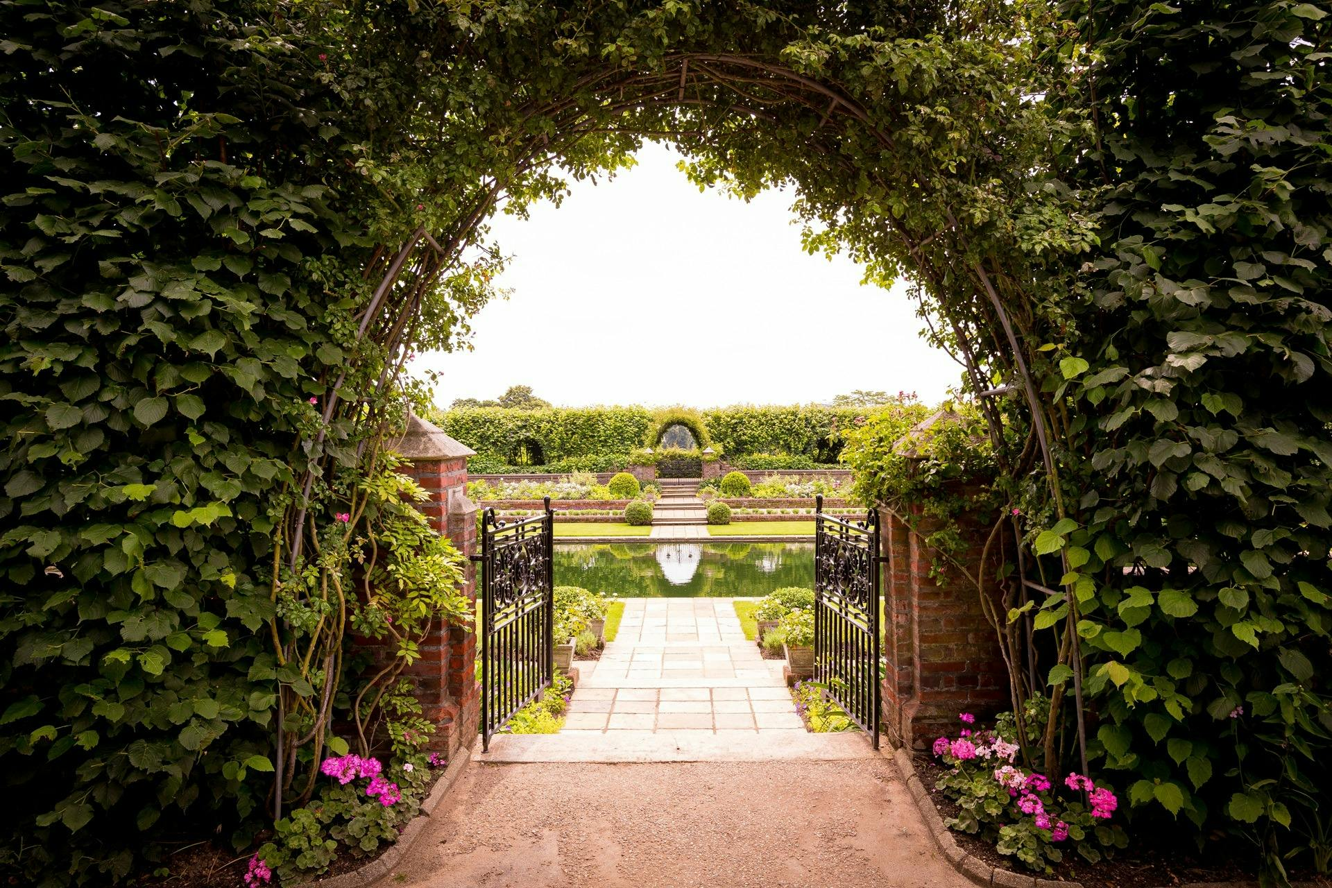 London: Guided Walking Tour + Changing of the Guard + Kensington Palace Entry - Photo 1 of 17